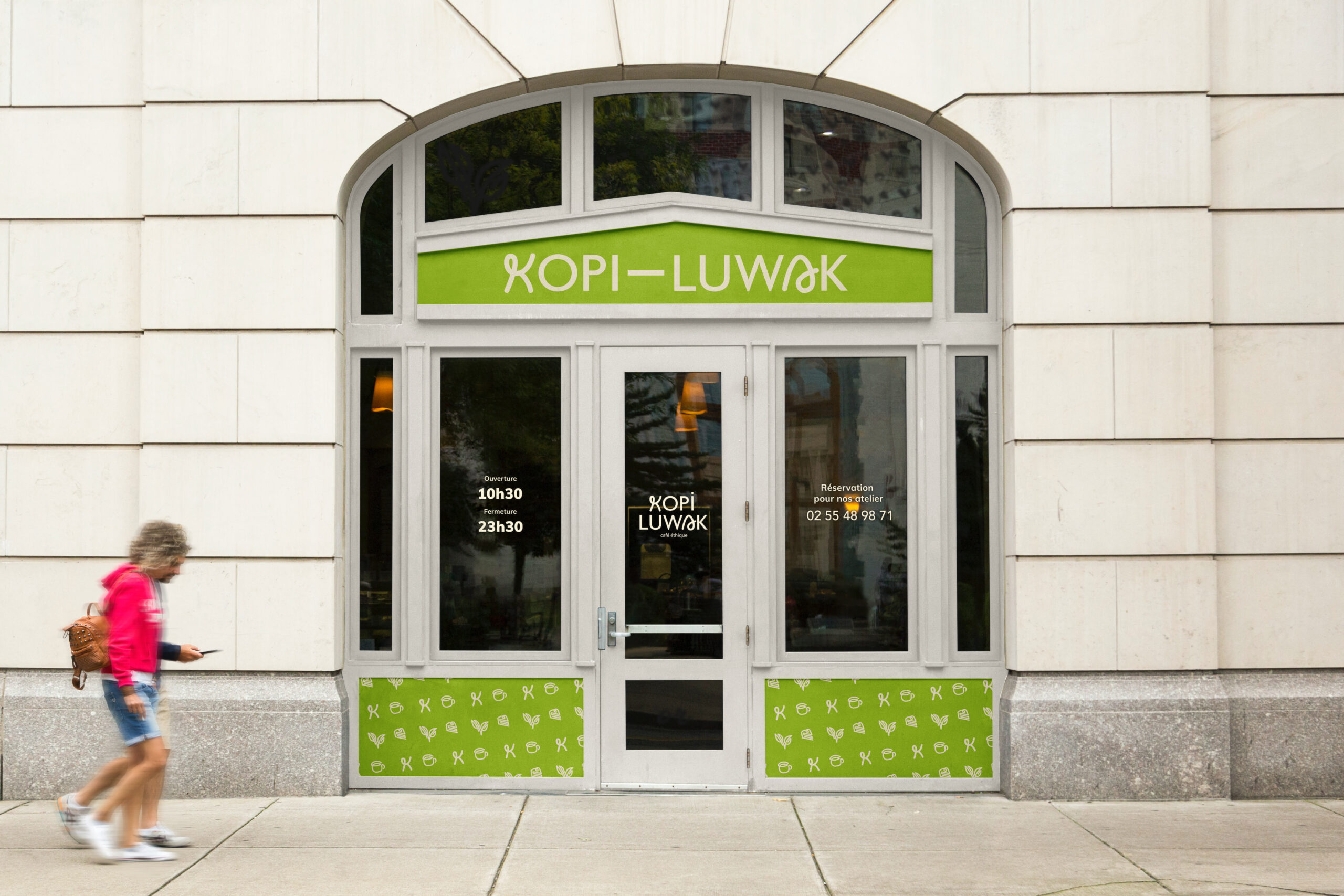 Free-Vintage-Shop-Window-Mockup